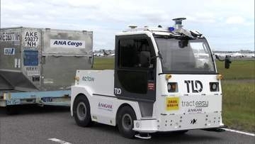 人手不足の解消向けて…成田空港で大型航空貨物を自動運転で運ぶ国内初の実証実験