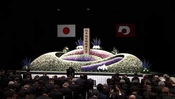 熊本地震から10年　追悼式に約250人が参列　官房長官も出席…「息子に10年会えていない…」遺族の思い
