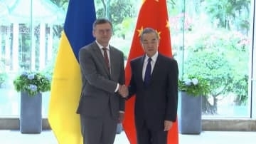 ウクライナ外相「持続可能で公正な平和の実現を」　中国外相 ロシアとの和平交渉の仲介役に意欲