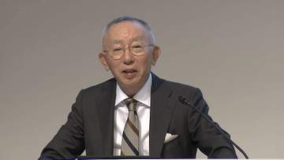 ユニクロ好調“中東情勢影響は限定的”利益予想を上方修正