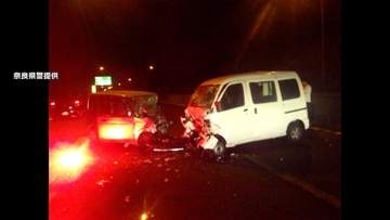 軽自動車と軽貨物自動車が正面衝突　2人死亡1人意識不明の重体　どちらかが逆送か　西名阪自動車道　奈良・香芝市