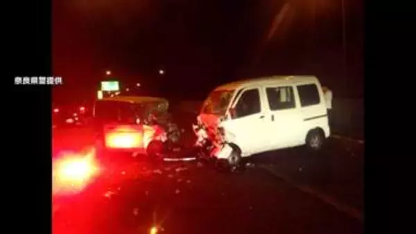 軽自動車と軽貨物自動車が正面衝突　2人死亡1人意識不明の重体　どちらかが逆送か　西名阪自動車道　奈良・香芝市