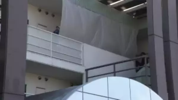 殺害されたのは住人の42歳会社員女性　数日前に金髪男性が「開けろ」などと叫びながらドアを蹴り警察出動　愛知・豊田市殺人放火