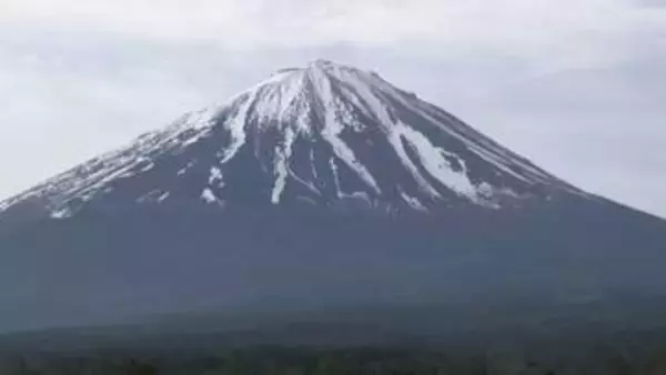 “まるで土石流”富士山で春に多発「スラッシュ雪崩」　GW観光で知っておくべき危険と実態