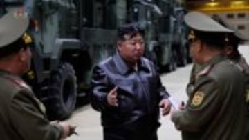 北朝鮮・金正恩総書記、新配備の戦術ミサイルシステムを視察　生産実績に「大きな満足」示す