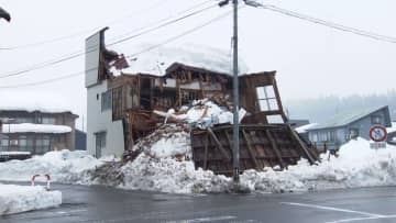 【中継】雪下ろし間に合わず空き家倒壊…除雪した雪が2m超え　今週末の雪に近隣住民も不安漏らす　新潟・十日町市