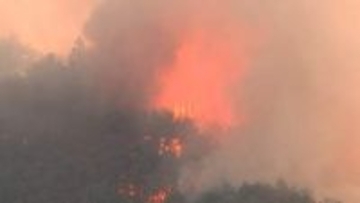 岩手・大槌町の山林火災延焼中　避難指示の対象約2600人に拡大　住宅まで100mに迫る　地上では24時間体制で消火活動