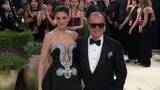 「ニューヨークでファッションの祭典「メットガラ」始まる　アン・ハサウェイさんらがきらびやかな衣装を披露」の画像1