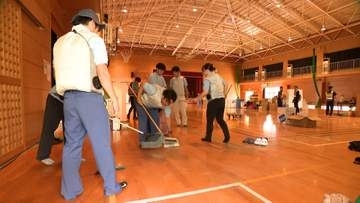 震度7の氷川町で避難所の小学校が再開へ　職員ら約100人で片付け　災害ゴミの処理も課題　令和8年熊本地震