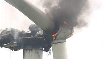風力発電の風車が炎上　羽の付け根から火と黒煙　場所高くて放水届かず自然鎮火　出火原因を調査中 　鳥取・琴浦町