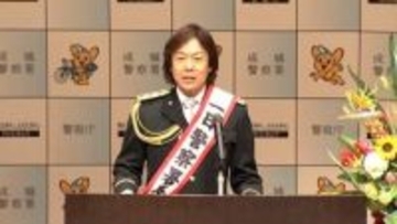 「体操のお兄さん」佐藤弘道さんが一日警察署長　新学期に子どもたちへ交通安全呼びかけ