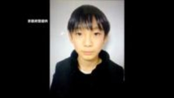 遺体発見現場近くに献花台　中継