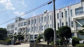福井県立高校の40歳教諭を盗撮容疑で逮捕　スマホに下着姿の女性2人「性的目的ではない」　隣室の隙間から着替えを動画撮影か