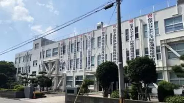 福井県立高校の40歳教諭を盗撮容疑で逮捕　スマホに下着姿の女性2人「性的目的ではない」　隣室の隙間から着替えを動画撮影か