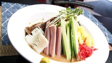 冷やし中華に打撃　キュウリが平年より35％高　“夏バテ”“巨大化” 旬の野菜が猛暑で高騰
