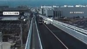 観光名所“ベタ踏み坂”ライブカメラに大きな揺れ、液状化した公園で復旧工事、校舎に亀裂被害【鳥取・島根で最大5強】