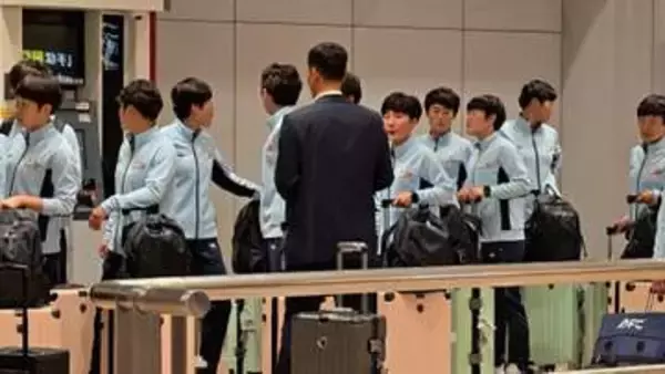 北朝鮮女子サッカーチームが韓国へ　経由地の北京に到着　7年半ぶりの南北対戦へ