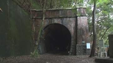 当時のままのホームや線路…鉄道路線の『廃線跡』が新たな観光スポットに 駅舎を改装した面影残るカフェも