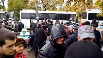 ロシア支配下のオレシュキに支援物資到着、住民の避難開始　トランプ氏の妻メラニアさんが停戦仲介