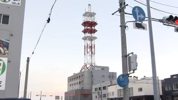 【中継】地震で一部破損の「鉄塔」12日昼前の地震による異常なし　青森・八戸市　避難指示続く中、住民「夜に来たら怖い」