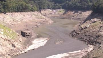 ダム底に沈んだ“役場”が露出　四国では雨不足続く　うどん店も危機感