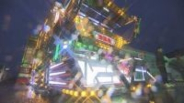 「男のロマンやね」デコトラ450台が全国から大集結！　砂浜が一夜限りの“車のテーマパーク”に　美浜・水晶浜で恒例のチャリティー撮影会