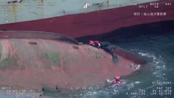 8人乗った小型船が転覆　乗組員1人死亡、6人が行方不明　大型のコンテナ船引っ張り航行中に転覆か　韓国・釜山沖
