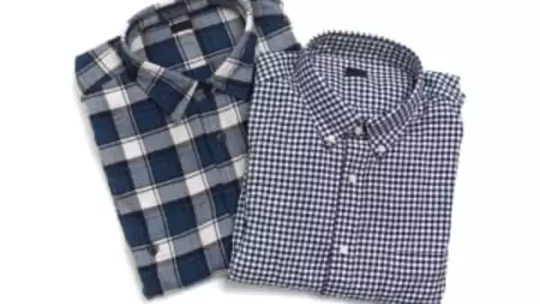 夫のシャツ姿が“変”と感じたら「首回り」と「着丈」をチェックしてみて　スタイリストに聞く“微妙”に見せない袖のまくり方【ダサいパパの“普通”化計画】