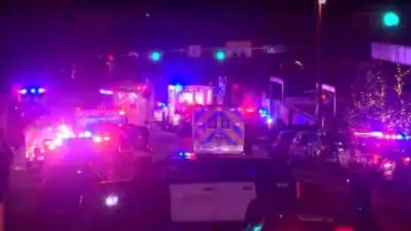 アメリカ南部テキサス州で銃乱射、2人死亡14人負傷　射殺された男は「イラン国旗」のシャツ着用　テロの可能性