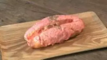 ソースもりもり“明太フランス”大行列「カレー、クリームパンの20倍」　自宅で簡単“ニンニク追加”でお店風味