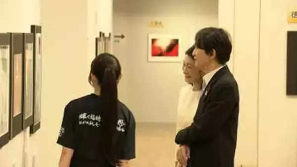 高校で写真部の秋篠宮さま、ご夫妻で高校生の作品を鑑賞　撮影方法などたずね笑顔で交流　全国高校総合文化祭