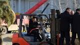「金正恩総書記が自らフォークリフト運転…荷台に娘ジュエ氏も乗せロシア派遣兵士称える植樹「働く指導者」アピール」の画像1