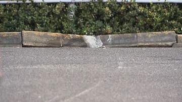 交差点で右折してきた車に突っ込んだか　トラック運転手の男逮捕　19歳男女5人搬送でうち女性1人が死亡　神戸市