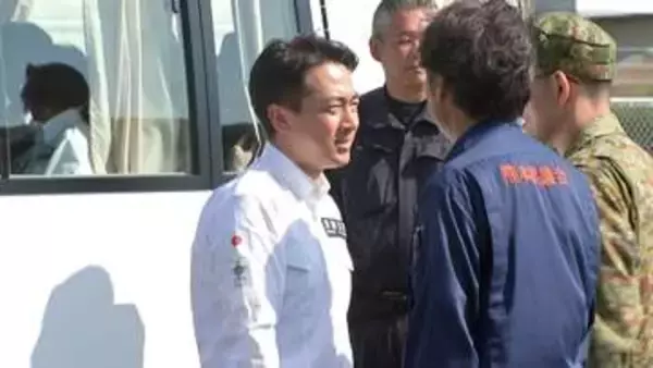小泉防衛大臣が災害派遣の自衛隊部隊を視察　隊員らと懇談し激励　イオンモール熊本で献花【令和8年熊本地震】