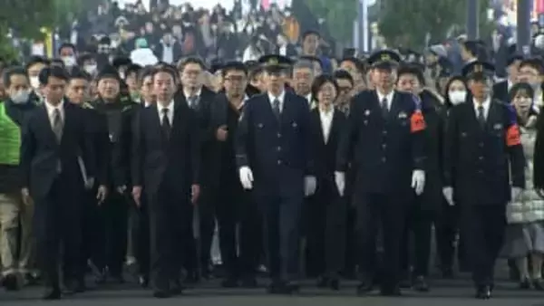 警視総監が歌舞伎町を巡視　年始まで警察官20万人動員