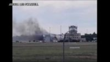 オーストラリアで小型機が格納庫に墜落、日本人訓練生ら2人死亡、10人重軽傷