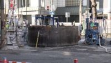 隆起したパイプは約1.6ｍせり出したまま　周辺道路の交通規制は数日間続く予定　一時13m隆起し騒然　大阪