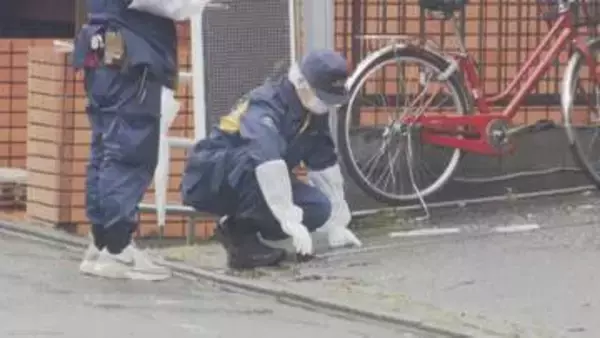 殺人未遂容疑で男に逮捕状　ハンマーで少年ら殴打　自宅裏口から逃走　身長約173センチ、丸刈り、上下グレーのスウェット　東京・福生市