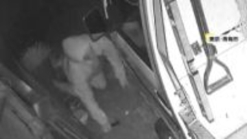 防カメ意識か…四つんばいで侵入して工具盗み出す　センサー反応し“直立不動”になる様子も　東京・青梅市