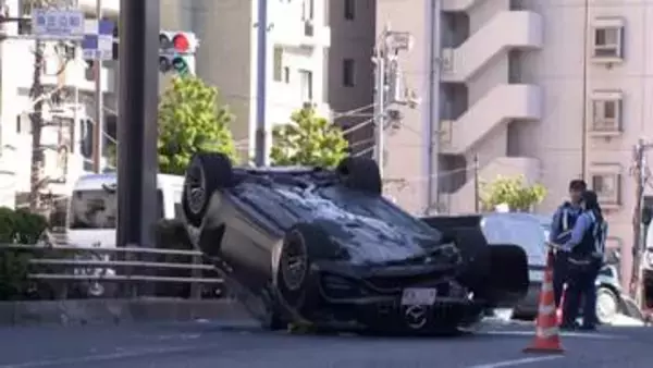 東京・港区白金の国道1号で外国産高級車が横転　路肩にぶつかり単独で横転か　男性1人けがも命に別条なし