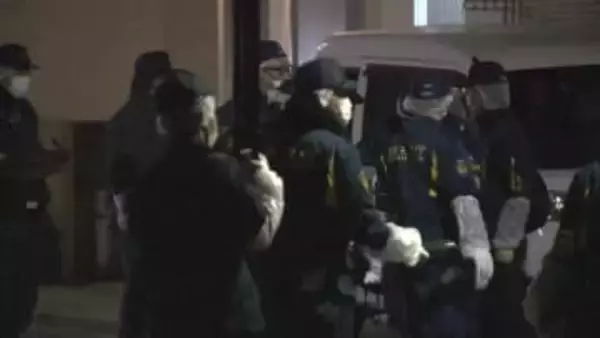 玄関を開けたら突然頭突き…“外国籍”の男が包丁手に「財布よこせ」　もみあいになり住人男性がけが、男は逃走