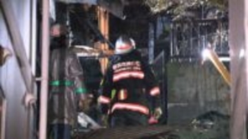 「住宅から煙と爆発音」住宅5棟燃え2棟が全焼　火元の85歳住人男性が軽症　横浜市