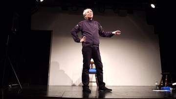 究極の”一人芝居”、再び北海道へ――俳優・入江雅人が札幌で公演 「僕のような、くだらなくてスケールの大きい一人芝居をやっている人は他にいない」注目してほしいポイントは「受付に立っている僕の姿です」
