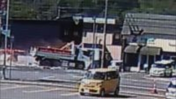 「ガス爆発かと…」ダンプカーが弁当店に突っ込む瞬間　ドライバー「運転中せき込み操作を誤った」　北海道・旭川市