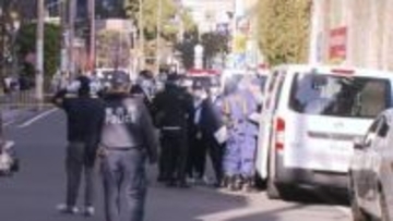 倒れていた場所以外にも血痕　上半身パーカー・下半身は下着姿で発見　マンション室内で大量の血流した男性死亡　東京・大田区