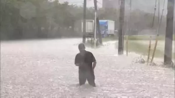 ゲリラ雷雨きょうも首都圏直撃　東京駅周辺も突然大雨　千葉では冠水した道路に再び大粒の雨　土砂災害に警戒