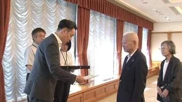 「金を残したってしかたがございませんのでね」4億円を大阪市に寄付　80代夫婦に感謝状　万博跡地に”巨大ミャクミャク立像”を建設してほしい　市長「思いを尊重して活用する」