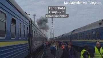 ウクライナ国境近くで旅客列車に攻撃　ロシア「軍事作戦を継続」