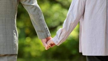 9月15日は「老人の日」！敬老の日との違いは？高齢者福祉への理解を深める日【今日は何の日】