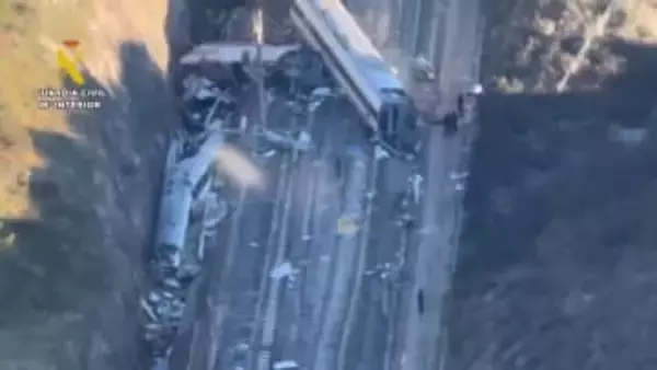 スペイン列車事故の死者が41人に　2025年に改修された区間　線路の破損が事故原因か　首相が現場視察し22日まで全国で服喪